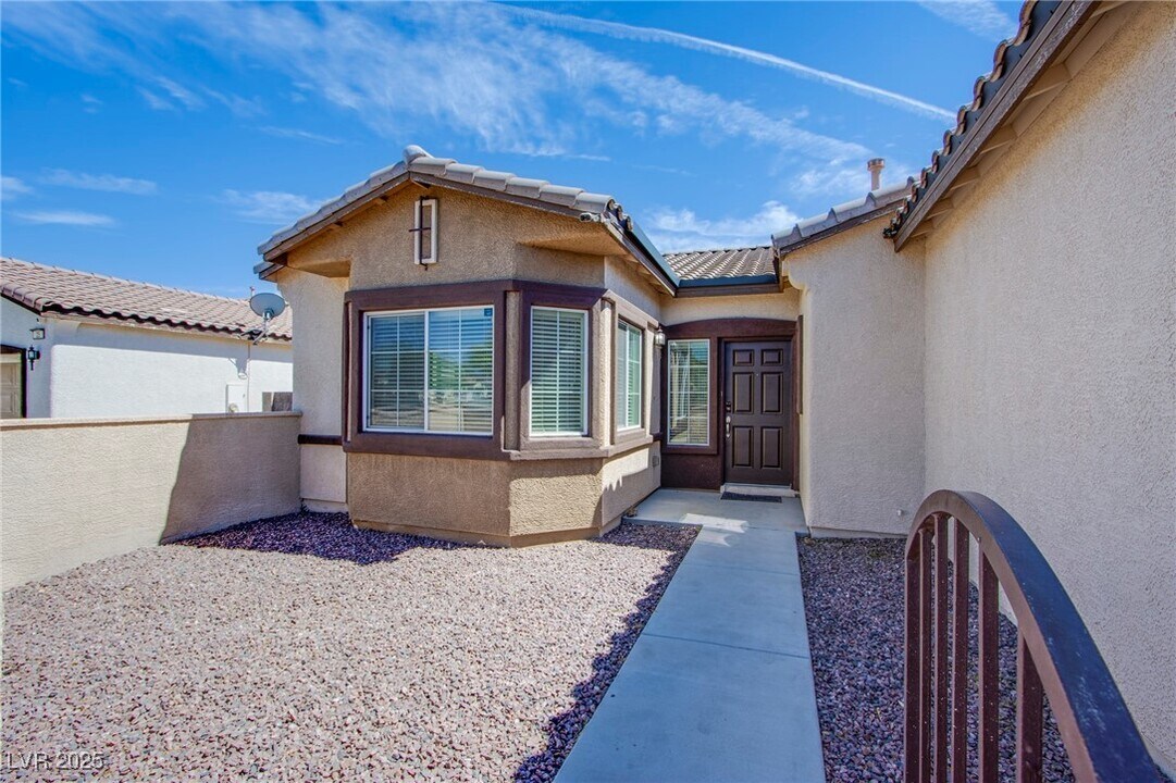 29 Blue Sunrise Ave in North Las Vegas, NV - Building Photo