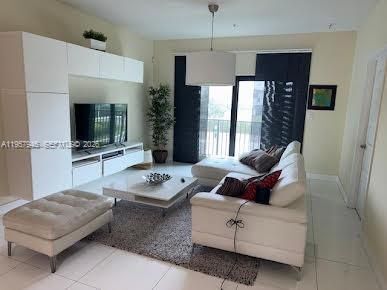 7805 NW 104th Ave in Doral, FL - Building Photo