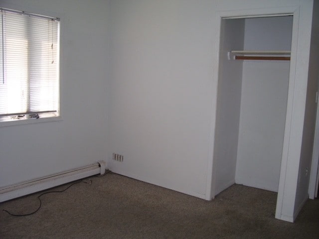 116 W Belle Terre Ave, Unit 1 in Lindenhurst, NY - Building Photo - Building Photo