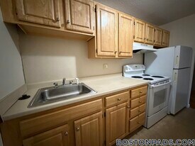 122 Dustin St in Boston, MA - Building Photo