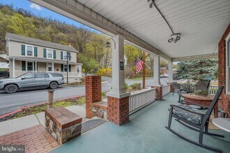 184 Wilkes St-Unit -4 in Berkeley Springs, WV - Building Photo - Building Photo