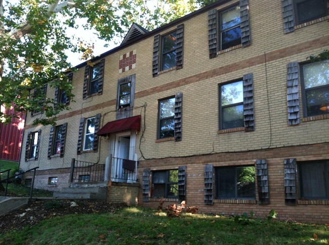 1028 E 5th St, Unit 6 in Alton, IL - Building Photo - Building Photo