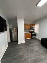 301 Maple St, Unit 1B in Syracuse, NY - Foto de edificio - Building Photo