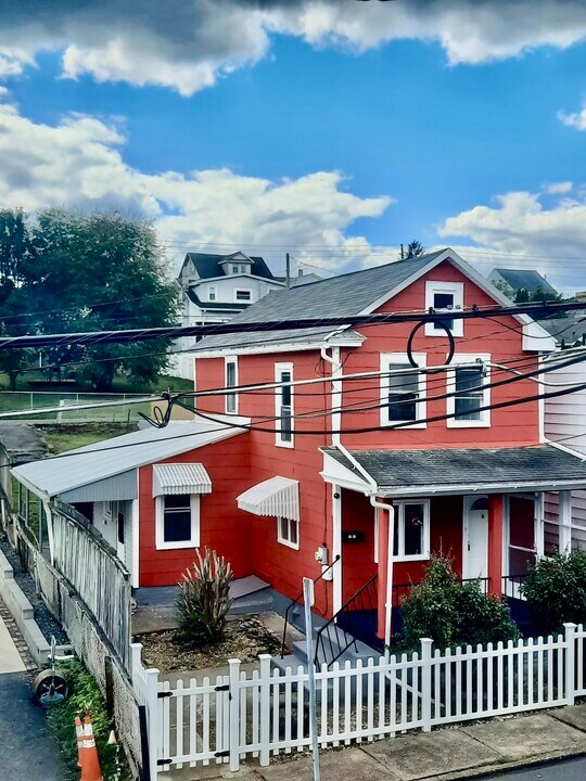 1012 W Willow St in Coal Township, PA - Building Photo