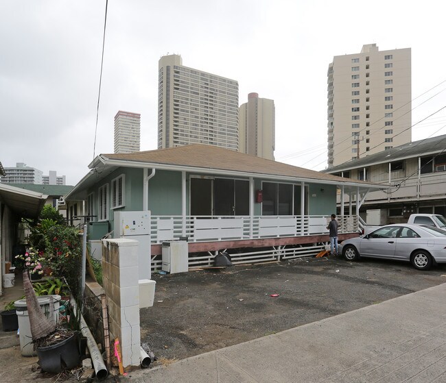 707 University Ave in Honolulu, HI - Building Photo - Building Photo