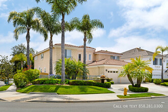 5495 Shannon Ridge Ln in San Diego, CA - Foto de edificio - Building Photo