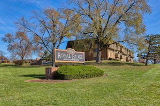 Royal Ridge Apartments in Kansas City, KS - Foto de edificio - Building Photo