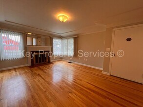 2210 E Mill Plain Blvd in Vancouver, WA - Building Photo - Building Photo