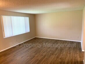 912 E Eastlake Dr in Kennewick, WA - Building Photo - Building Photo