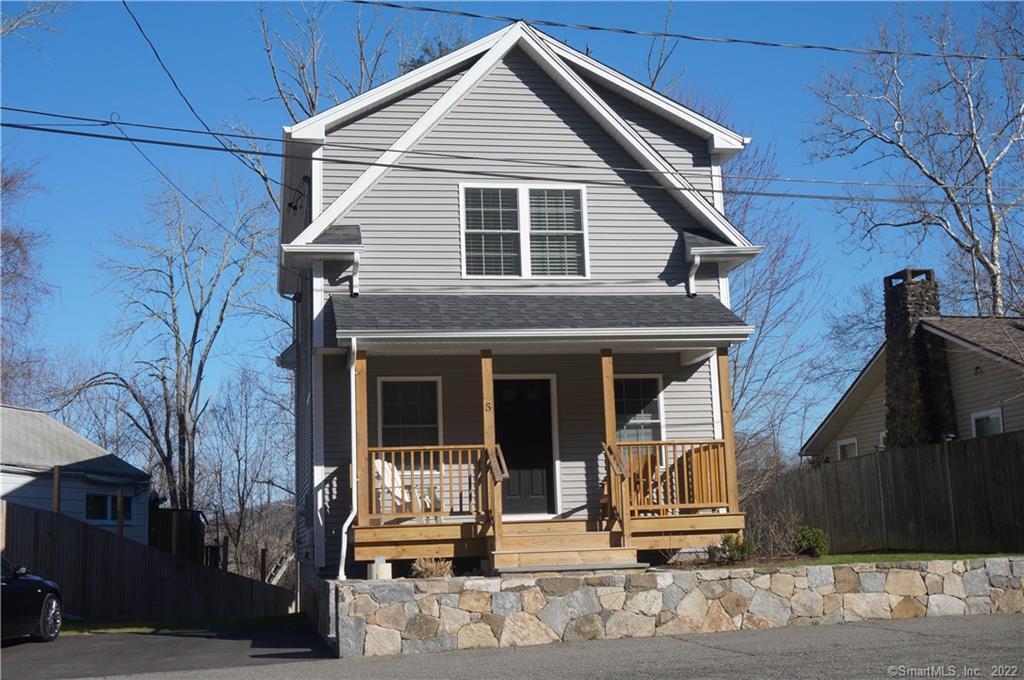 5 Bungalow Terrace in Newtown, CT - Building Photo