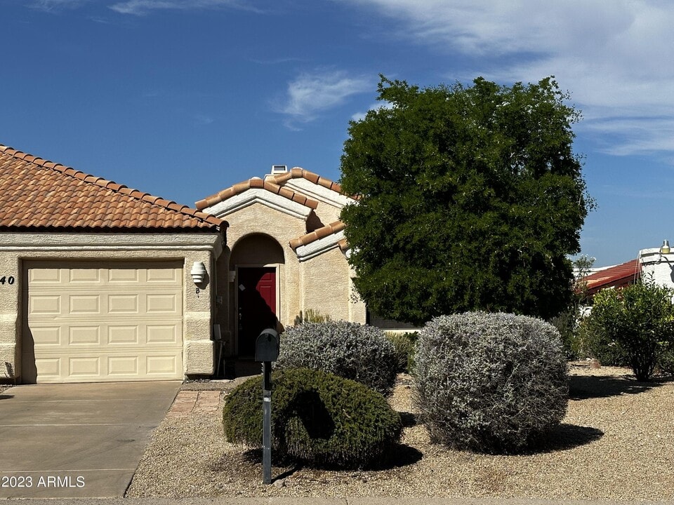 16740 E Almont Dr in Fountain Hills, AZ - Foto de edificio