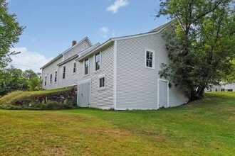 35 Canaan St in Canaan, NH - Foto de edificio - Building Photo