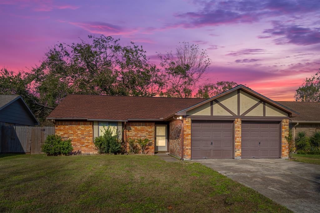 415 Ironbark Dr in Webster, TX - Building Photo