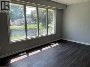 33 Kenwood Crescent in Guelph, ON - Building Photo - Building Photo