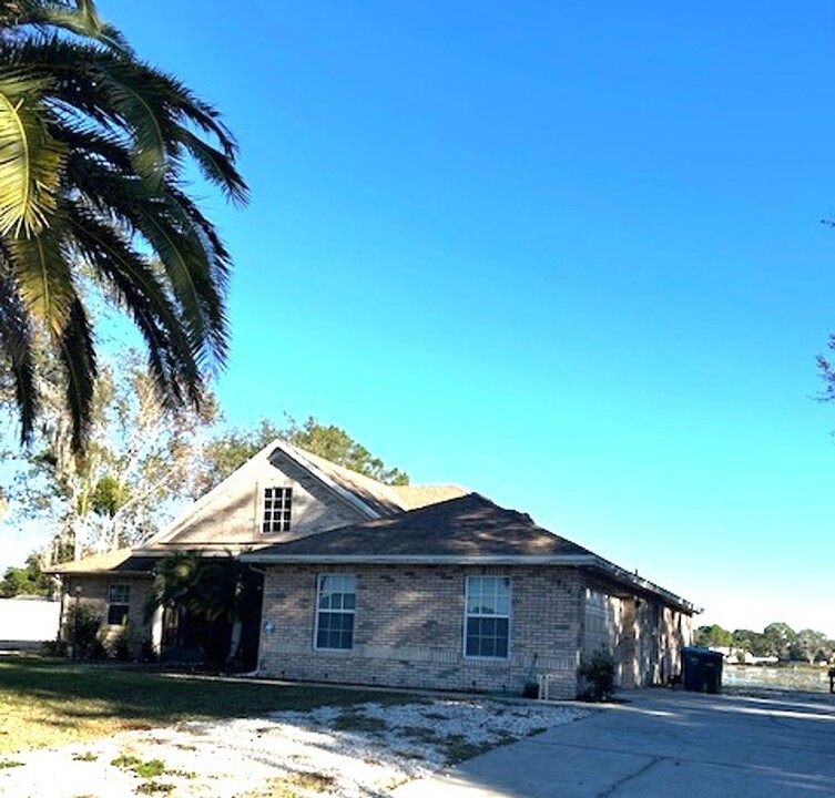 2424 India Blvd in Deltona, FL - Building Photo