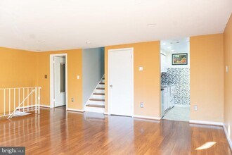 9804 Hellingly Pl in Montgomery Village, MD - Building Photo - Building Photo