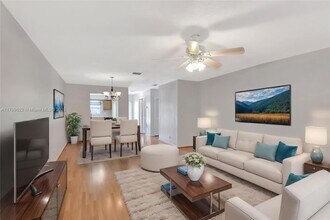 1472 SW 26th Ave in Boynton Beach, FL - Foto de edificio - Building Photo