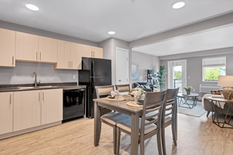 Glenhart Views in Courtenay, BC - Building Photo - Building Photo