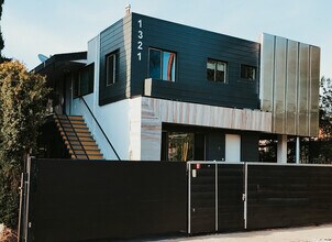 1321 W. 36th Pl. in Los Angeles, CA - Building Photo - Building Photo
