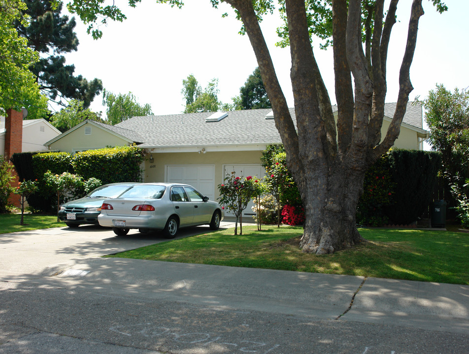 1006 S Idaho St in San Mateo, CA - Foto de edificio