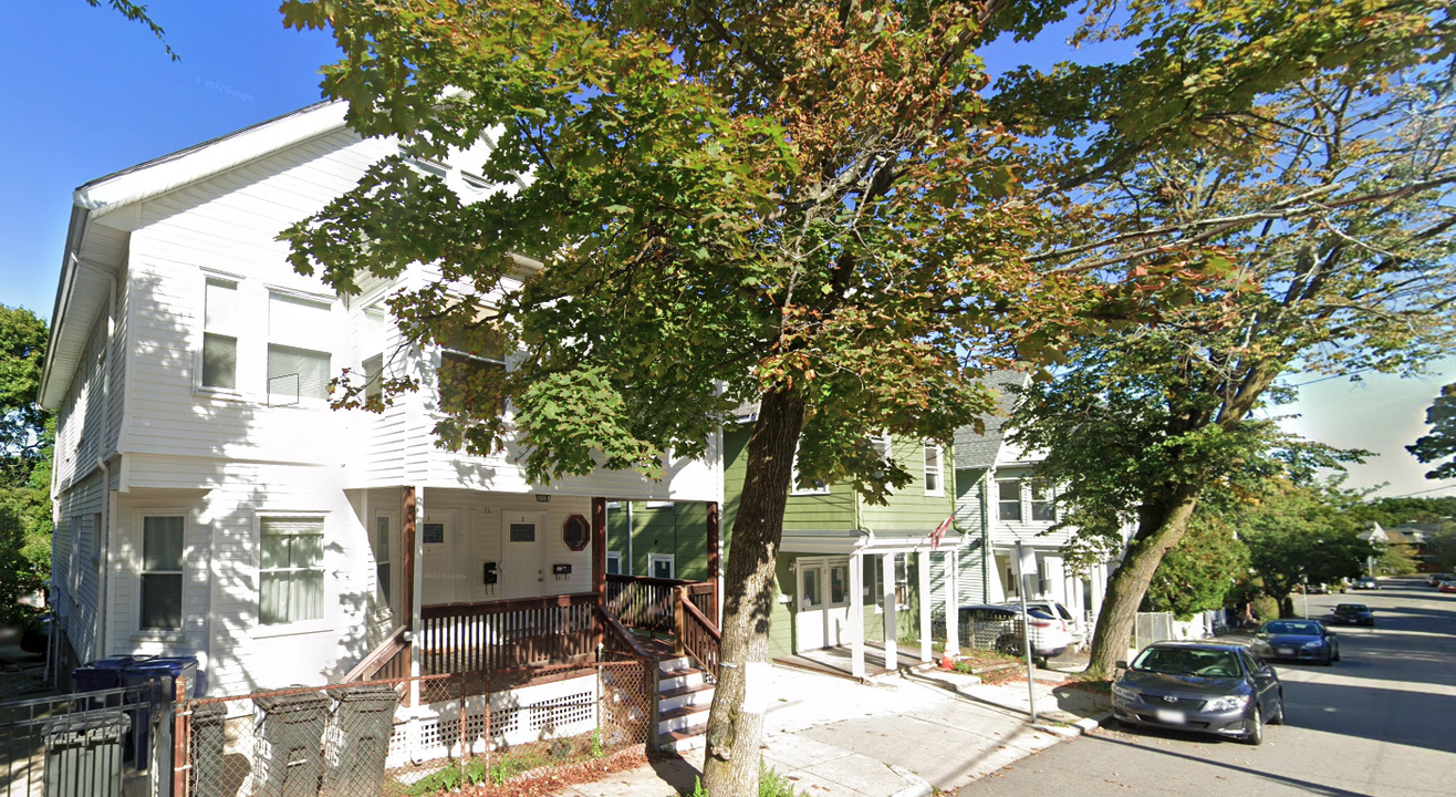 21 Iroquois St, Unit 2 in Boston, MA - Foto de edificio