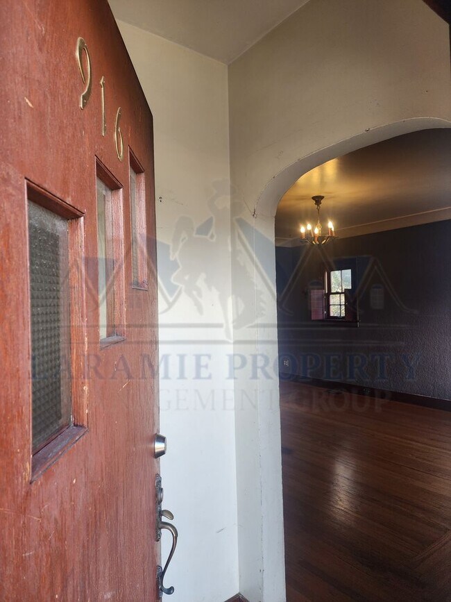 916 Grand Ave-Unit -916 in Laramie, WY - Foto de edificio - Building Photo
