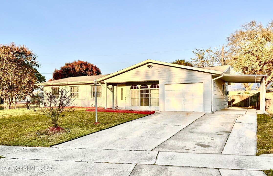 781 Burman Ln NE in Palm Bay, FL - Building Photo