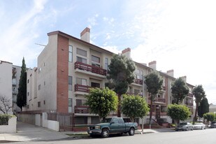 Lucky Mansion in Los Angeles, CA - Building Photo