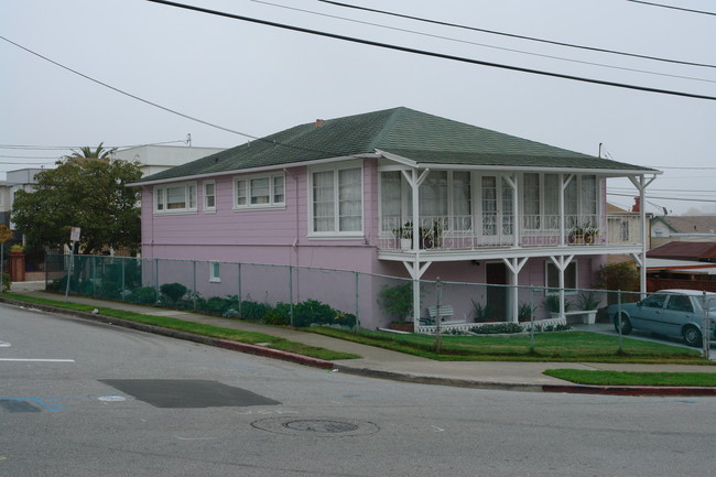 16 Chapman Ave in South San Francisco, CA - Foto de edificio - Building Photo