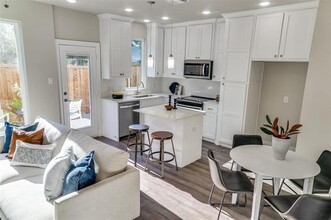 2116 Shea Rd in Dallas, TX - Building Photo - Building Photo