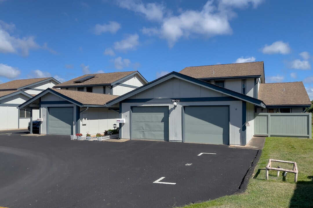 Pine Knoll Villas in Mililani, HI - Foto de edificio