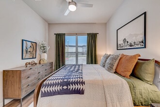 Ascend at the Parkway in Katy, TX - Foto de edificio - Building Photo