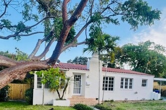 668 NE 72nd Terrace in Miami, FL - Building Photo - Building Photo