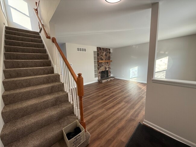 1333 Petersburg Ct in Carol Stream, IL - Building Photo - Building Photo