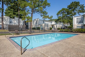 Park Place Apartments in Lafayette, LA - Building Photo - Building Photo