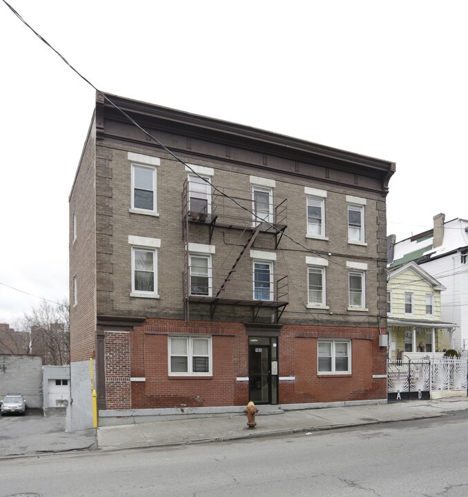 165 Waverly St in Yonkers, NY - Building Photo