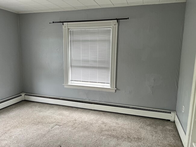 42 W Broadway in Derry, NH - Building Photo - Building Photo