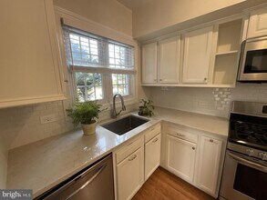 1927 N Quaker Ln in Alexandria, VA - Building Photo - Building Photo