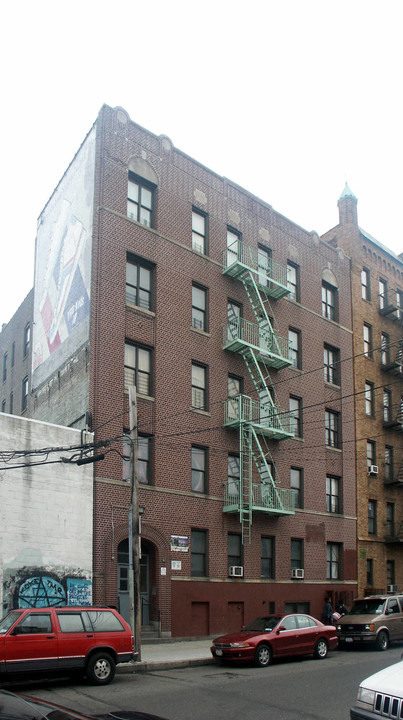 2442 Morris Ave in Bronx, NY - Foto de edificio