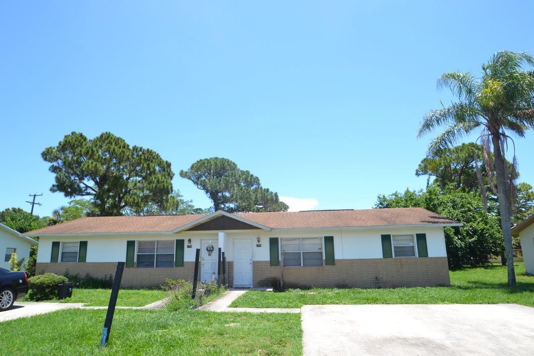 2754 Seneca Ave in Fort Pierce, FL - Building Photo