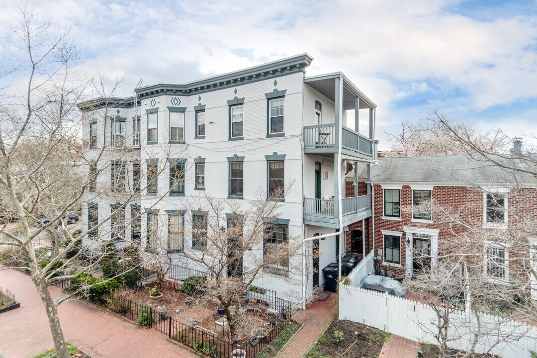 657 A St SE in Washington, DC - Building Photo