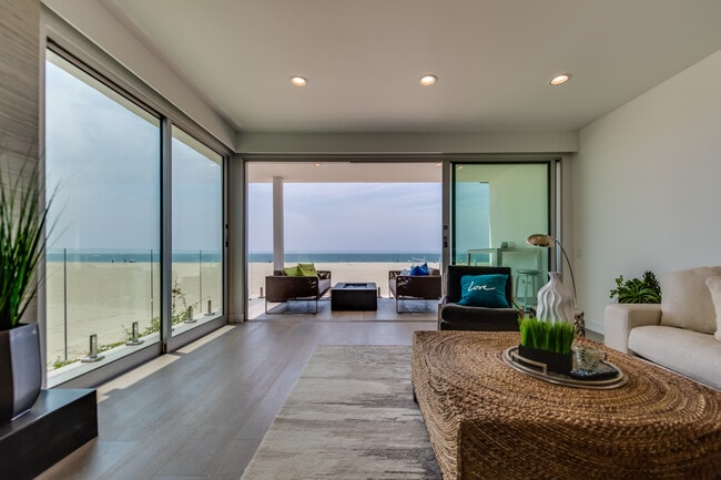 1 Eastwind St in Marina Del Rey, CA - Building Photo - Building Photo