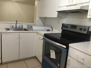 4712 NW 114th Ave in Doral, FL - Building Photo - Building Photo