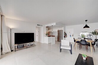 17500 N Bay Rd in Sunny Isles Beach, FL - Building Photo - Building Photo