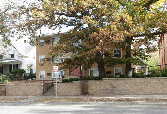 3218 Lyndale Ave N in Minneapolis, MN - Building Photo - Building Photo