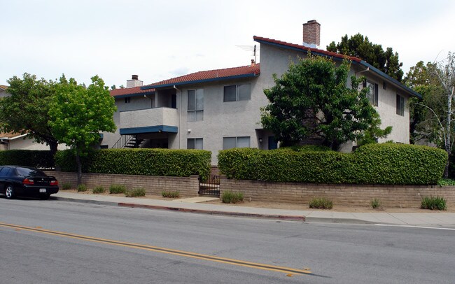 1629 Tenaka Pl in Sunnyvale, CA - Foto de edificio - Building Photo