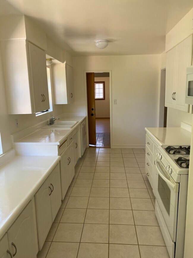 185 Alto Dr in Oak View, CA - Building Photo - Building Photo