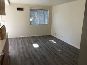 513 S 67th Pl in Springfield, OR - Building Photo - Building Photo