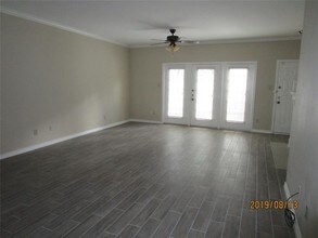 592 Wilcrest Dr in Houston, TX - Building Photo - Building Photo