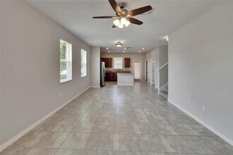 7325 Parkshore Dr in Apollo Beach, FL - Foto de edificio - Building Photo